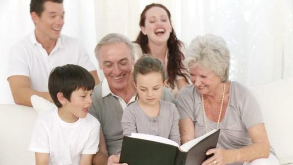 Lascia che i tuoi figli crescano con i nonni vicino, è il miglior dono che puoi fare per loro