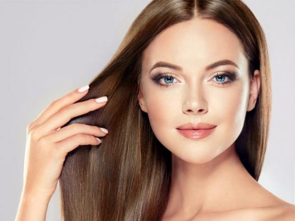 8 rimedi facili e veloci per ottenere capelli lisci, setosi e lucenti