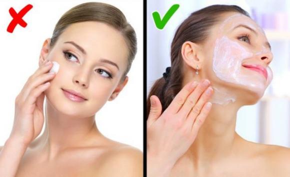 9 prodotti di bellezza inutili che ci fanno spendere solo denaro