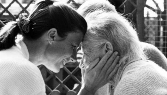 Tutti noi diventiamo genitori dei nostri genitori prima o poi