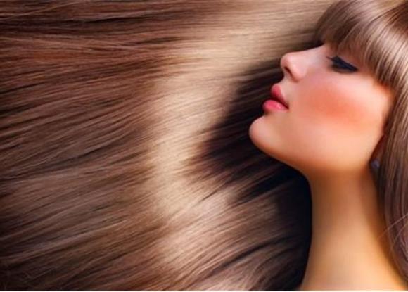 8 rimedi facili e veloci per ottenere capelli lisci, setosi e lucenti