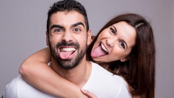 Prendere in giro il proprio partner può rendere più solida la vostra relazione: lo rivela uno studio