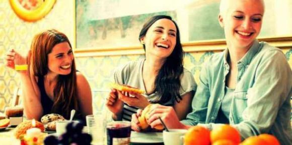 I 5 segni zodiacali più gelosi degli amici, tendono a controllare ogni loro mossa