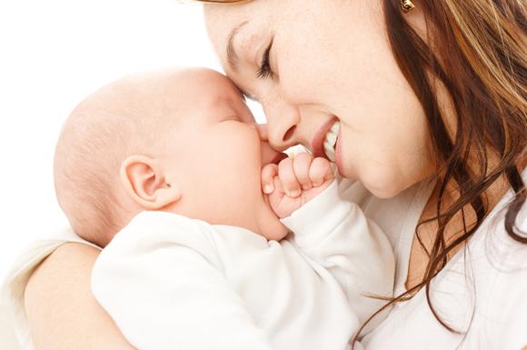 Pediatra appende un poster in ambulatorio, è virale e sta rivoluzionando le mamme di tutto il mondo