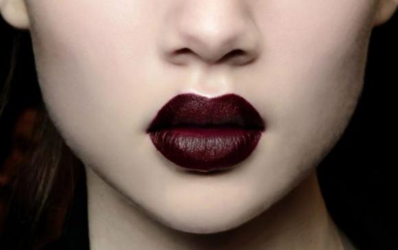 La psicologia del rossetto, ogni donna ha il suo: scopri cosa rivela sulla tua personalità