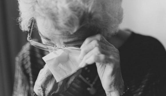 Le persone affette da Alzheimer non perdono la capacità di riconoscere una carezza: non facciamogliela mai mancare
