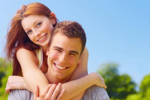 Se vuoi essere felice, cambia partner ogni 5 anni: parola di psicologo