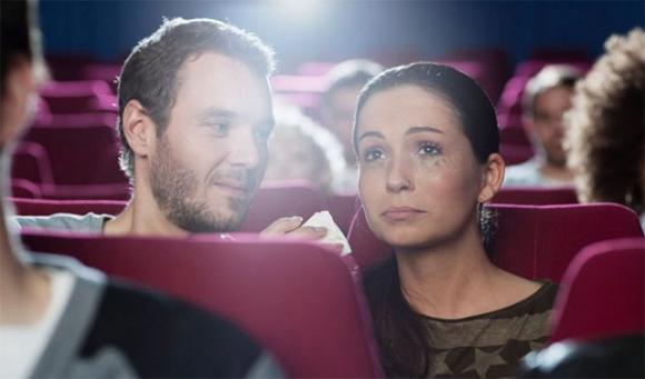 Commuoversi guardando film e serie tv è segno di una grande forza emotiva