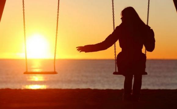 5 sorprendenti cose che accadono nelle nostre vite quando ci sentiamo soli