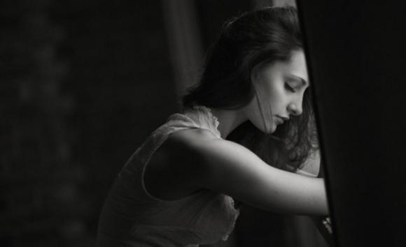 5 sorprendenti cose che accadono nelle nostre vite quando ci sentiamo soli