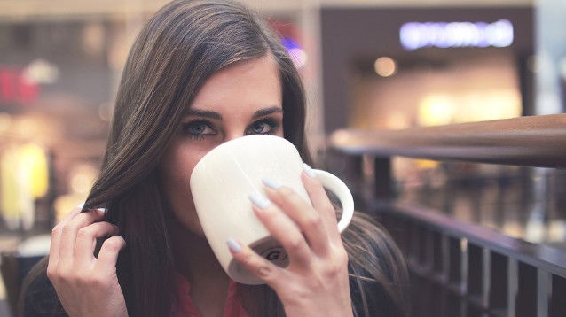 Denti sani anche dopo il caffè. Ecco come fare
