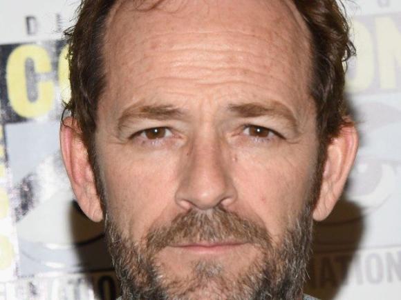 Luke Perry in gravissime condizioni, i medici: “L’ictus è stato devastante”