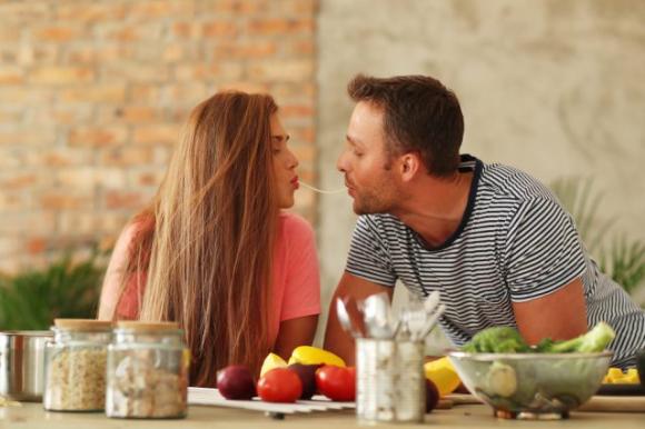10 motivi per cui le coppie che cucinano insieme sono le più forti