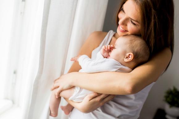 La nascita di un figlio rovina il sonno dei genitori per almeno sei anni