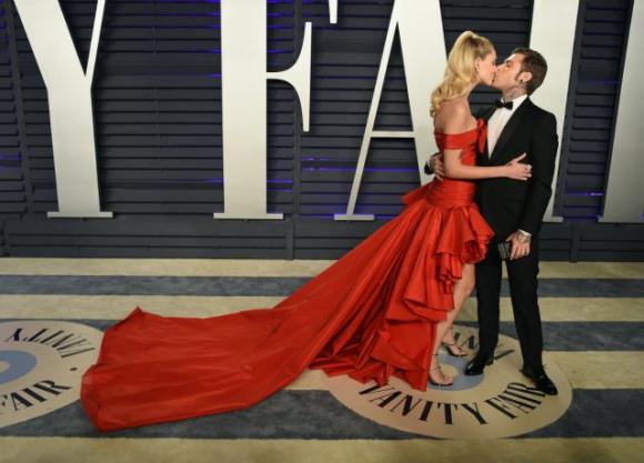 Chiara Ferragni nuda su Instagram, Fedez cerca di cancellare la foto osè ma è troppo tardi: “Ero ubriaco”