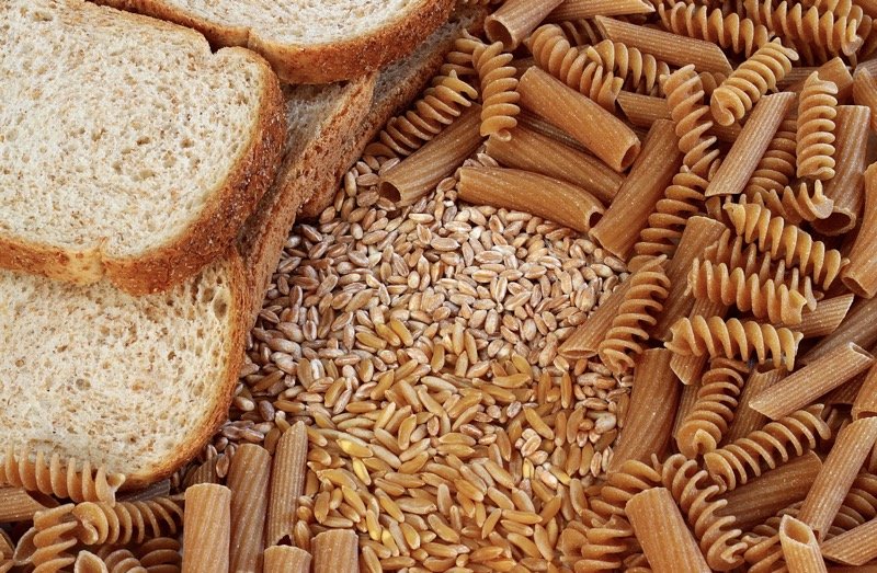 Pasta e pane realizzati con farine integrali sono ricchi di fibre