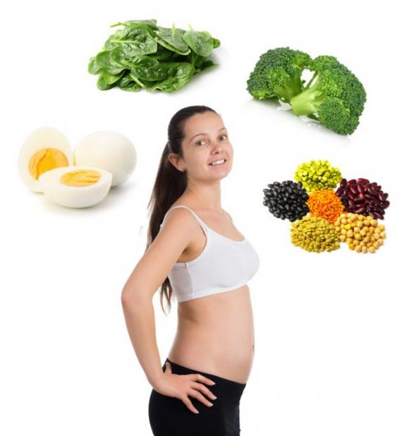 Alimentazione in gravidanza: i cibi più adatti e quelli da evitare per contribuire alla formazione di un bimbo sano