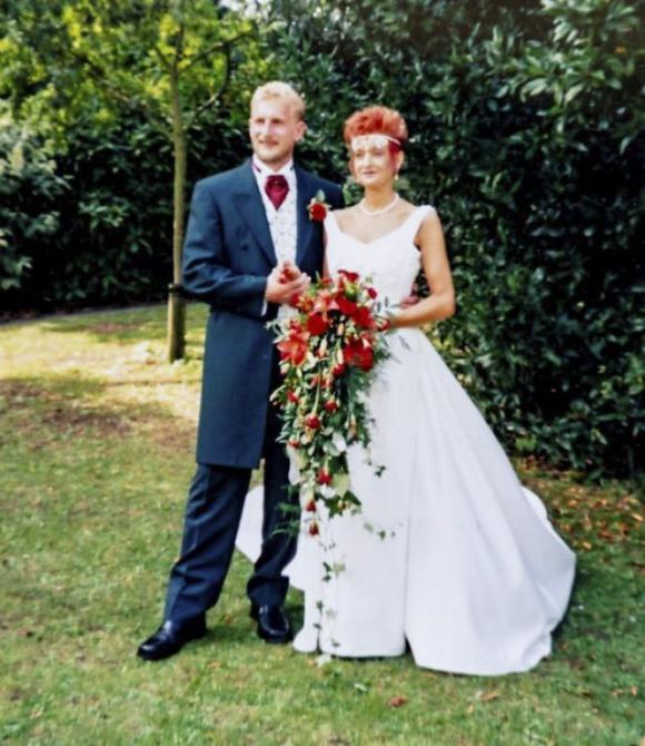 Suo marito le chiede di scegliere tra lui e i suoi cani: lei lo caccia di casa e chiede il divorzio