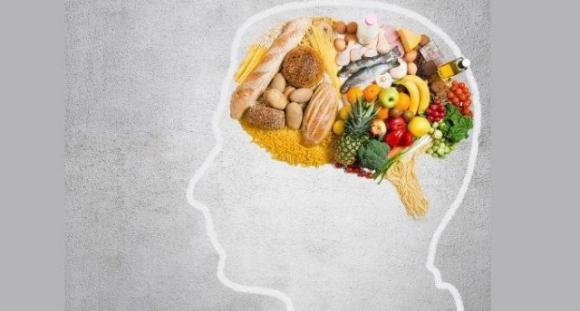 12 alimenti che possono provocare strani effetti sulla nostra psiche