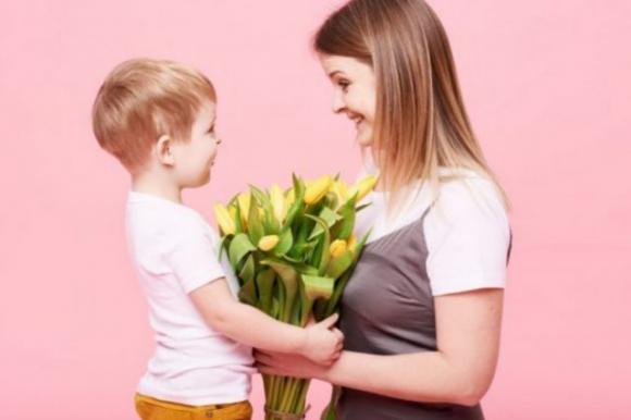 “A te mamma, c’è un posto nel mio cuore in cui ti ritrovo”. Per tutte le mamme che non ci sono più
