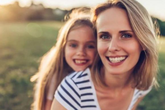 “A te mamma, c’è un posto nel mio cuore in cui ti ritrovo”. Per tutte le mamme che non ci sono più