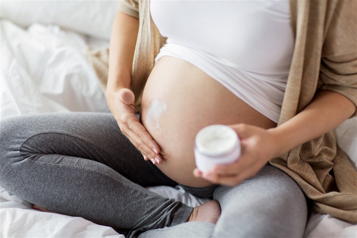 E' opportuno continuare ad usare una crema antismagliature a base naturale adatta per la gravidanza