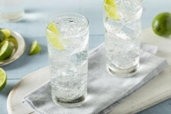 Bere gin tonic può aiutarti a perdere peso: brucia le calorie velocemente e accelera il metabolismo
