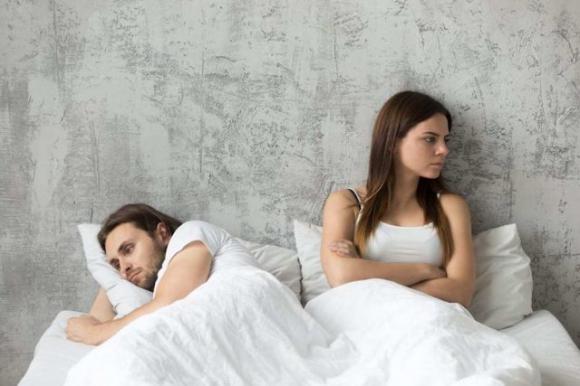 6 segni che non è più interessato a te e alla vostra relazione