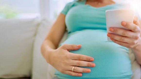 Alimentazione in gravidanza: i cibi più adatti e quelli da evitare per contribuire alla formazione di un bimbo sano