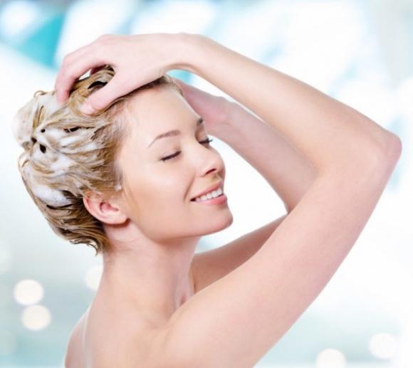 Come avere capelli sani, forti e lucenti: 11 errori che tutte noi commettiamo