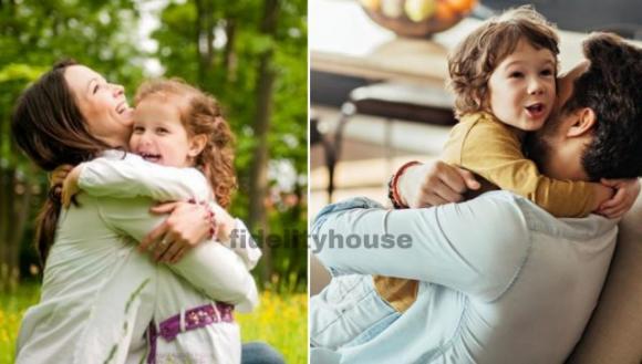 I bambini hanno bisogno di essere abbracciati 12 volte al giorno: ecco tutti i benefici