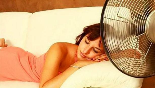 Dormi con il ventilatore acceso? Scopri perché non dovresti farlo: può essere molto pericoloso