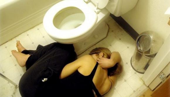 7 cambiamenti drastici che accadono nel tuo corpo quando mangi troppo