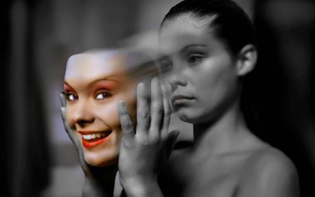 La depressione sorridente, quando fuori sembri felice ma dentro stai soffrendo: cause e sintomi