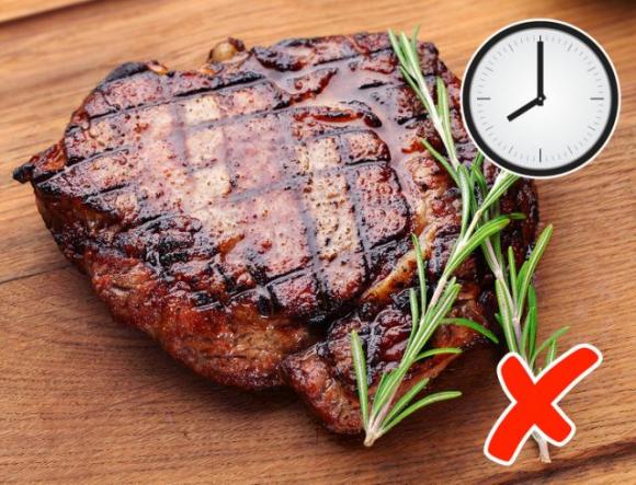 Il segreto per essere sani è scegliere gli orari giusti per mangiare: attenzione a questi alimenti perché possono rovinare la tua salute