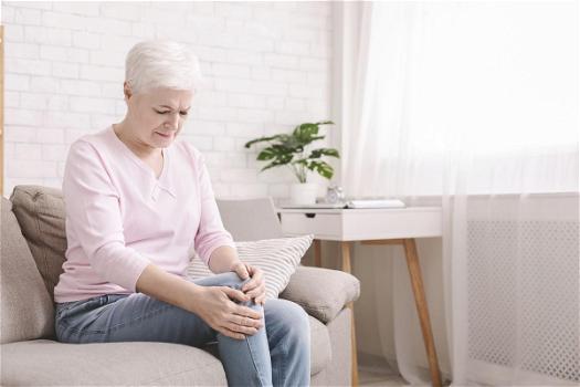 Borsite al ginocchio: sintomi, cause e rimedi efficaci