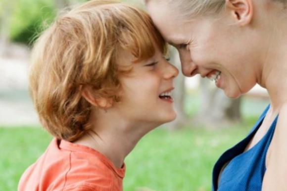 “Sei proprio insopportabile”, le 8 frasi da non dire mai ai tuoi figli