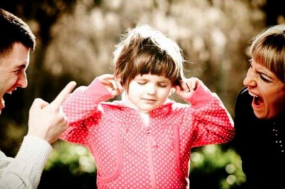 “Sei proprio insopportabile”, le 8 frasi da non dire mai ai tuoi figli