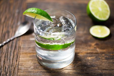 Come sopravvivere al caldo: ecco la ricetta dei ghiaccioli al gin tonic