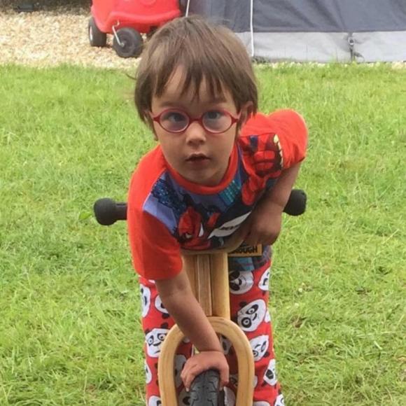 Questo papà, dopo la morte del figlio, ha deciso di svelare a tutti i genitori 10 regole da seguire per rendere felici i propri figli