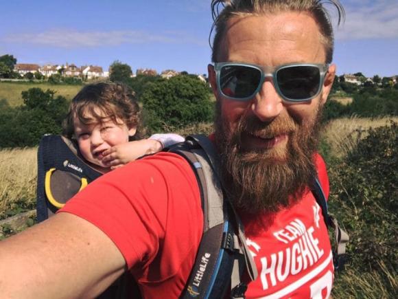 Questo papà, dopo la morte del figlio, ha deciso di svelare a tutti i genitori 10 regole da seguire per rendere felici i propri figli