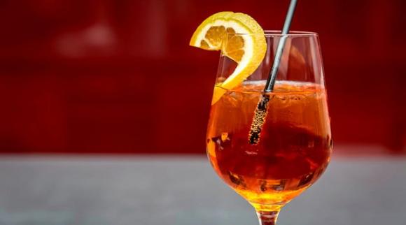 Caldo record? Ecco i ghiaccioli alcolici al gusto Prosecco e Moscow Mule