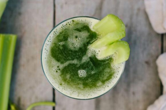 Ecco cosa accade al tuo corpo se bevi succo di sedano ogni giorno