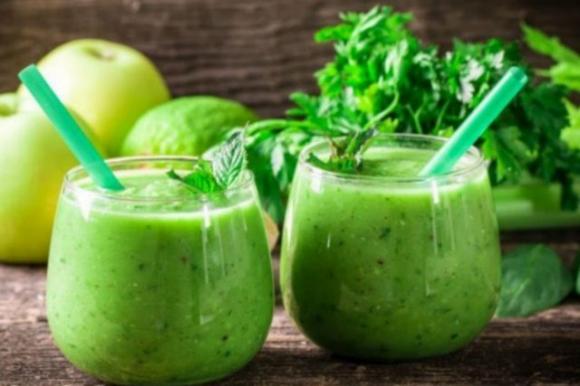 Ecco cosa accade al tuo corpo se bevi succo di sedano ogni giorno