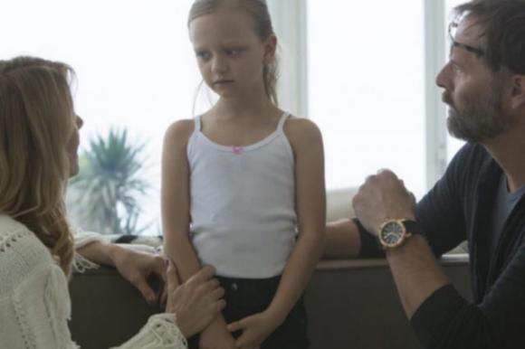 Non urlare ai tuoi figli, non serve nulla e danneggia solo il loro cervello. I motivi sono questi