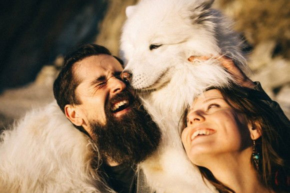 Uno studio lo conferma: le coppie che pubblicano troppe foto insieme sui social, sono le più infelici