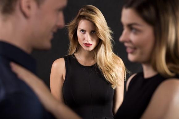 I segnali per capire se una persona è invidiosa: ecco come puoi difenderti