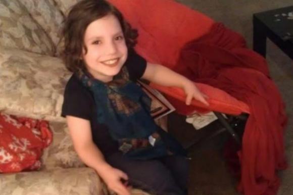 Credono di adottare una bambina di 6 anni ma scoprono che è una 19enne sociopatica affetta da nanismo