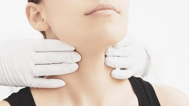 Tiroidite di Hashimoto: sintomi, dieta da seguire ed alimenti da evitare