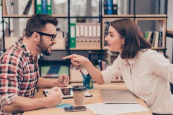Ecco quali sono le frasi più utilizzate dagli uomini quando non amano più, lo rivelano gli psicologi. Il tuo uomo ti ama ancora? Scoprilo